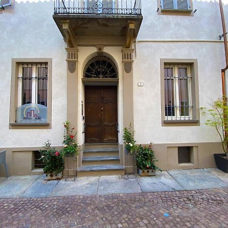 La Finestra Sul Borgo Appartement Alba  Buitenkant foto