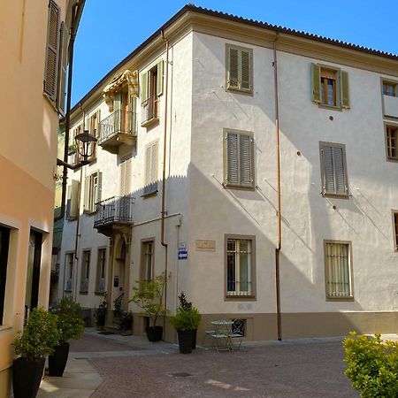 La Finestra Sul Borgo Appartement Alba  Buitenkant foto