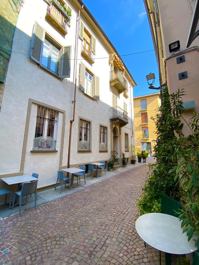 La Finestra Sul Borgo Appartement Alba  Buitenkant foto