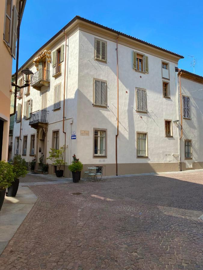 La Finestra Sul Borgo Appartement Alba  Buitenkant foto