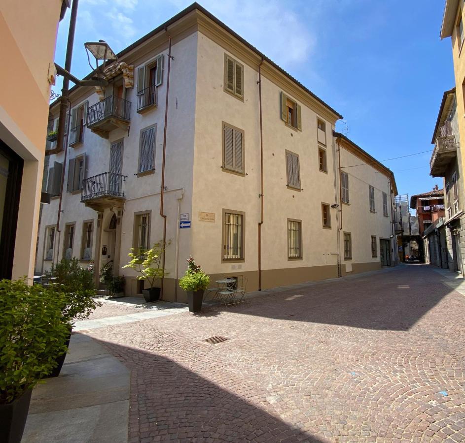 La Finestra Sul Borgo Appartement Alba  Buitenkant foto
