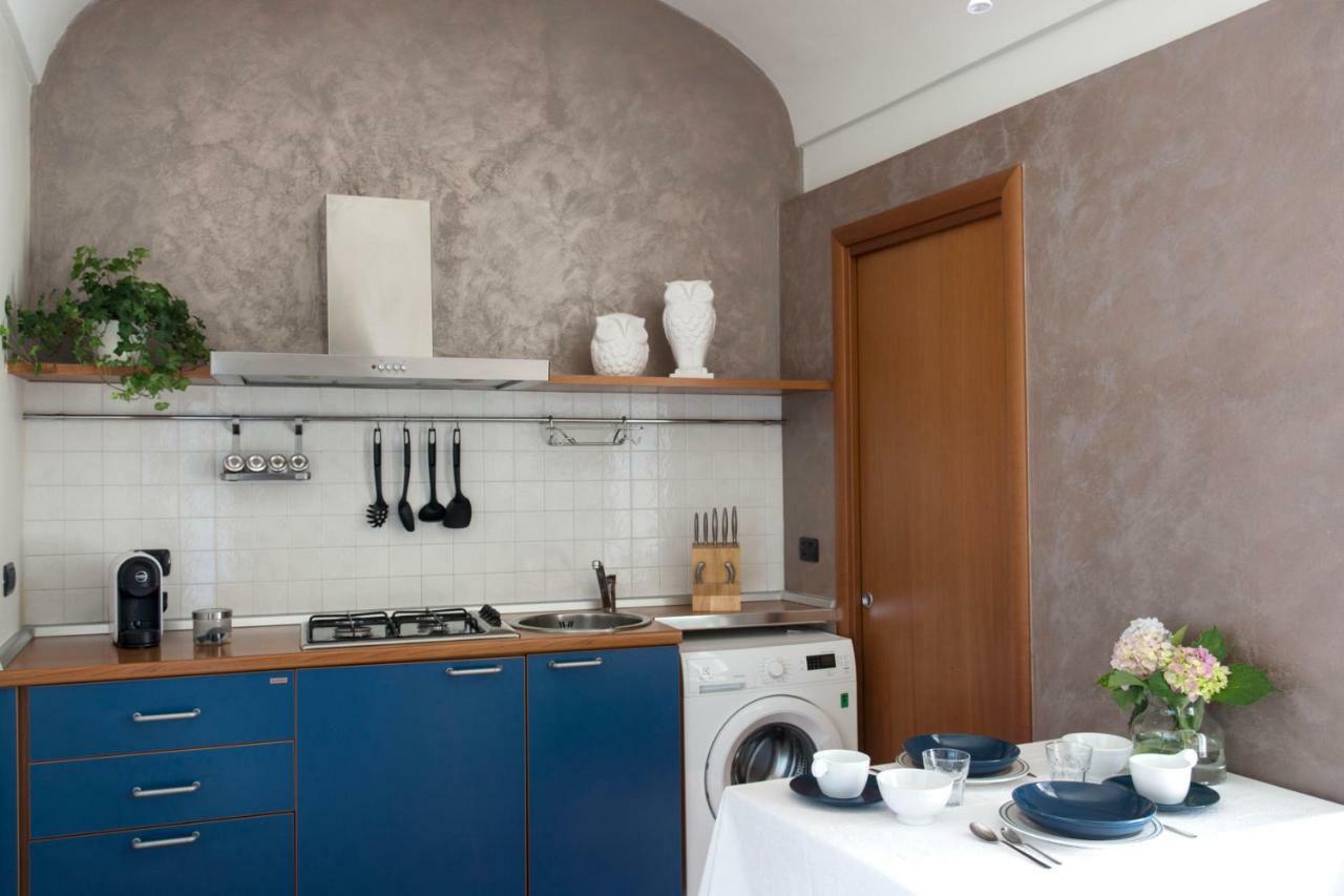 La Finestra Sul Borgo Appartement Alba  Buitenkant foto