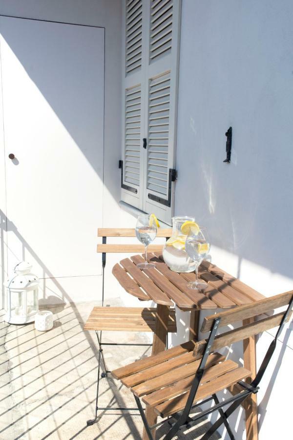 La Finestra Sul Borgo Appartement Alba  Buitenkant foto